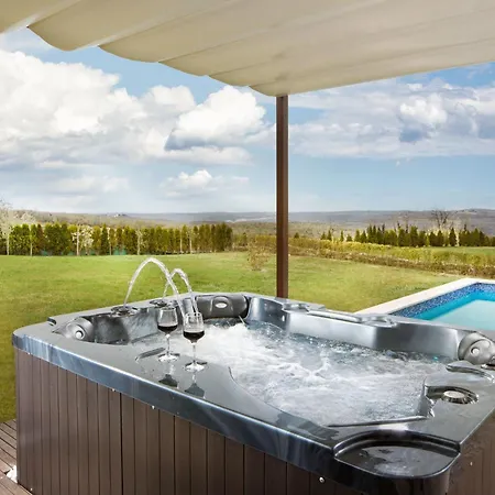 Star Mit Whirlpool By Interhome *